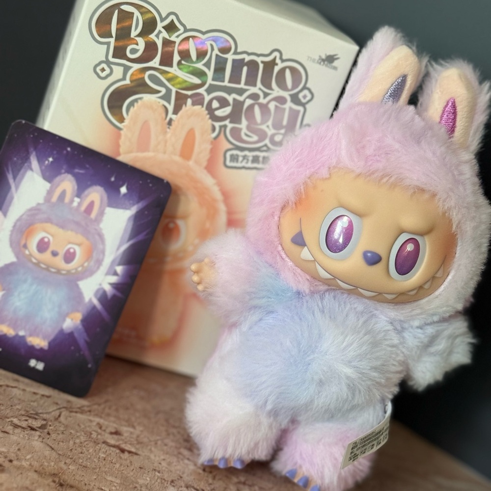 AUTHENTIC NEW Pop Mart LABUBU Big Into
Energy Vinyl Plush - LUCK